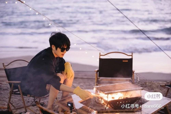 刘昊然弟弟，网红露营项目的著名体验者。