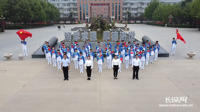 河北中医学院师生录制《岁月征程》MV。 河北中医学院/供图
