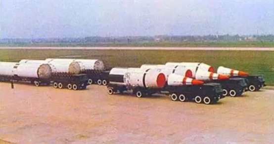 △ 钱学森带领组建中国第一个火箭、导弹研究所