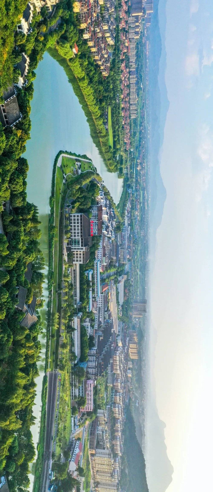 ▲ 浦阳江穿城而过，是诸暨重要的生命之源。摄影/李琼