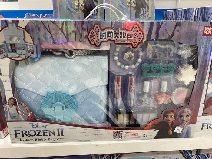  ▲线下实体店售卖的儿童彩妆盒