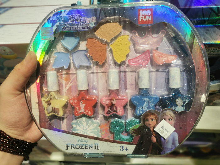  ▲线下实体店售卖的儿童彩妆盒