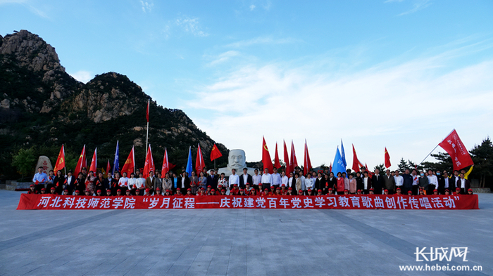 河北科技师范学院版《岁月征程》MV拍摄现场。长城网记者 张晓明 摄