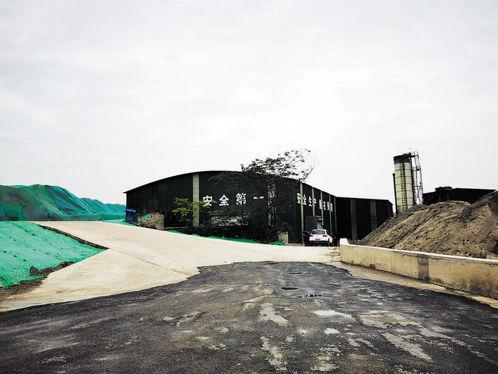 该砂石厂的砂石均为接管的施工项目富余砂石，而非盗挖