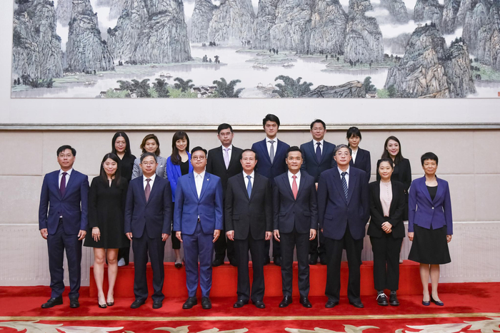 傅自应会见澳门“五四”青年节系列活动筹委会一行。（图片来源：中央政府驻澳门联络办公室）