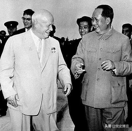 赫鲁晓夫在中苏两国关系上表现得蛮横而强势