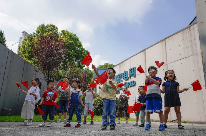 小朋友参观500千伏静安站