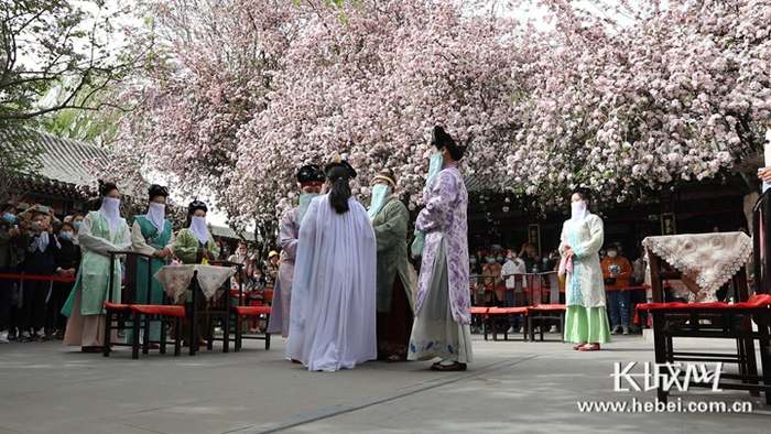 荣国府自排自演的情景剧《红楼梦》正在上演。长城网记者路钦淋 摄