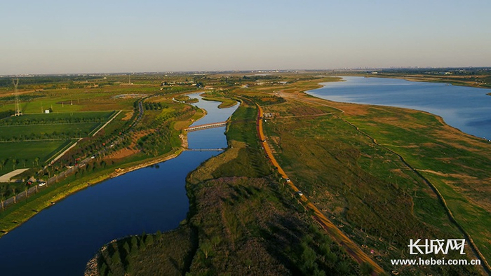 　　滹沱河正定段。近些年来，正定人居环境、生态环境持续改善，群众幸福指数持续攀升。长城网记者 刘潇 摄