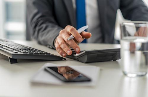 秘密税务数据的披露，正值疫情下财富收入不平等加剧的时期，由此更受关注。视觉中国