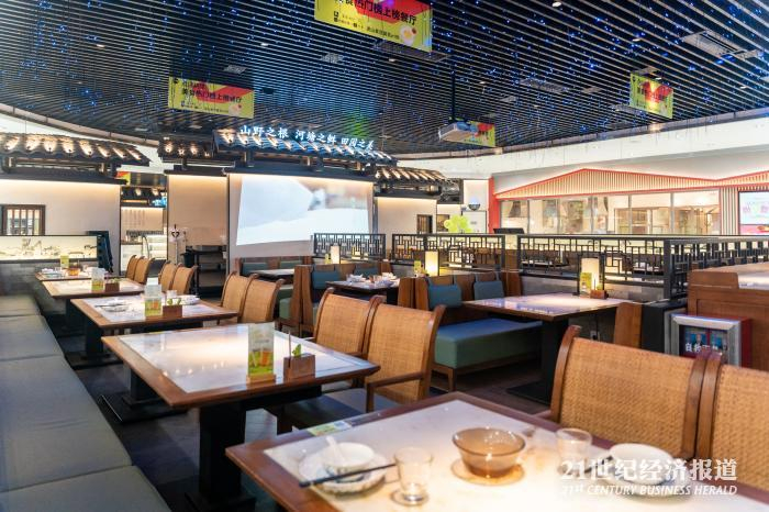 图为：客语天河某分店中午用餐期间。