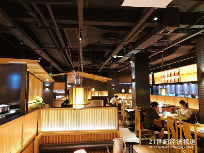 图为：阿强酸菜鱼天河区某店中午12时餐厅进店用餐人数大减。