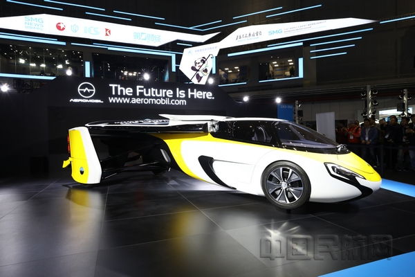 东航物流为进博会明星展品“会飞的汽车”提供物流服务（东航供图）