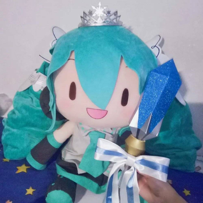 图｜花降自制的皇冠和法杖