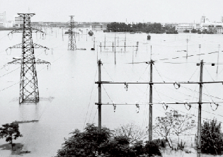 被洪水淹没的九江市开发区。