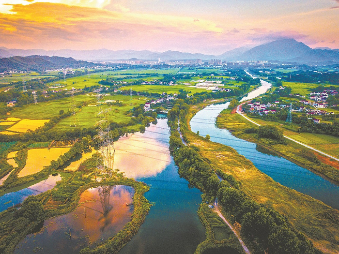 安徽池州九华特高压密集通道。王文摄