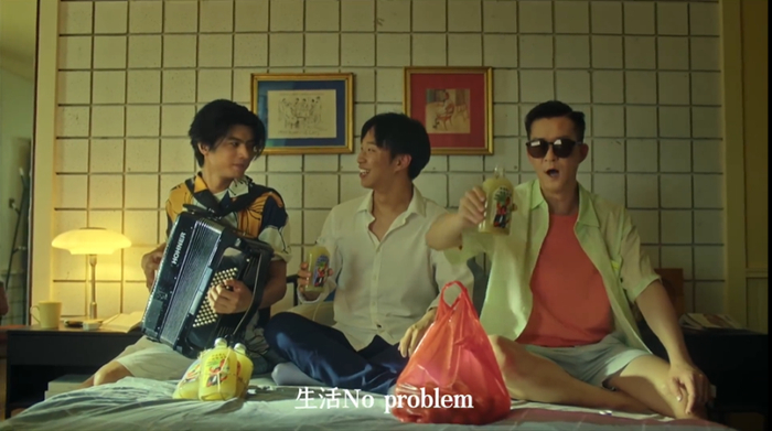 仁科（左）与阿茂（右） 。图源：奈雪霸气玉油柑广告片