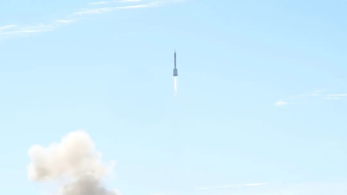 发射升空（乔柏 摄）