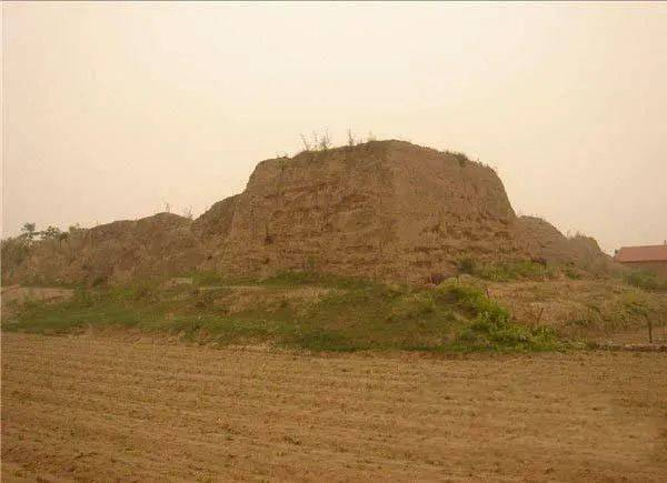 陕西榆林驿城遗址，只能看到一些土堆了。来源/网络