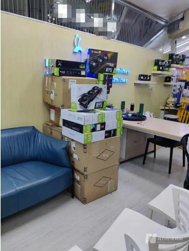 深圳华强北一档口堆积的英伟达RTX 30系列显卡。图片来源：每经实习记者 陈浩 摄