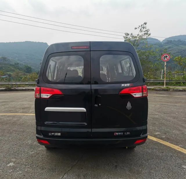 车尾印有不同标志的“阿波罗”车型（图片来源：工信部官网）