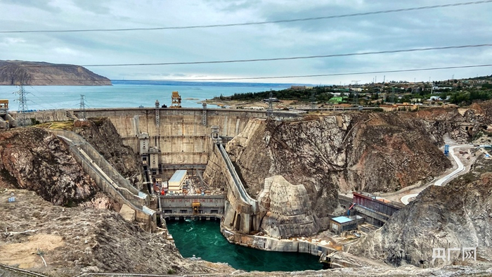 万里黄河第一坝——龙羊峡水电站（央广网发 樊永涛 摄）