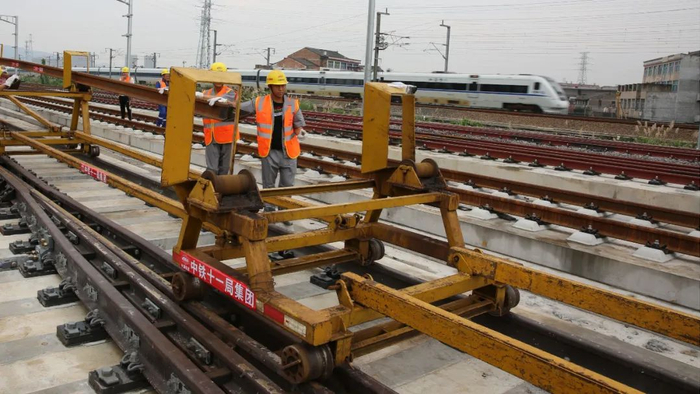 杭台高铁铺轨施工现场 李涛 摄