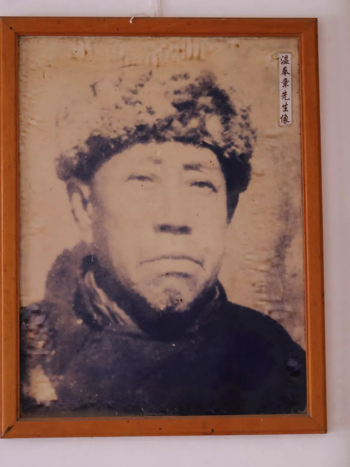 温奉章肖像。陈鹏摄