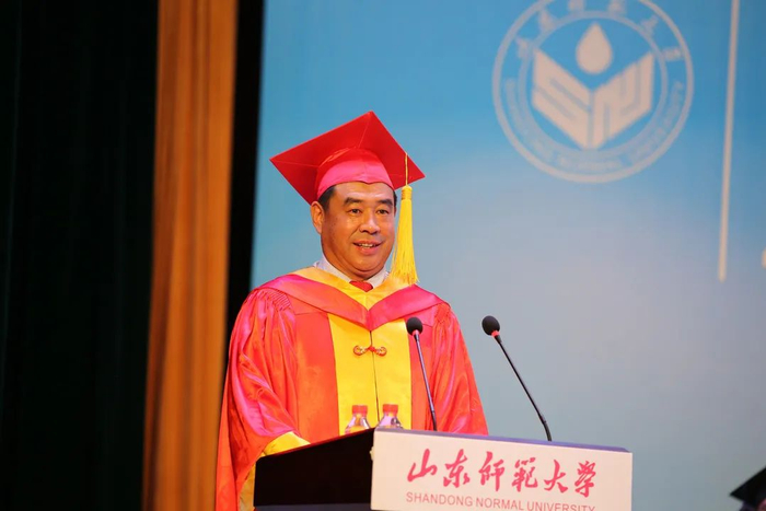 △ 校长曾庆良在毕业典礼暨学位授予仪式上讲话