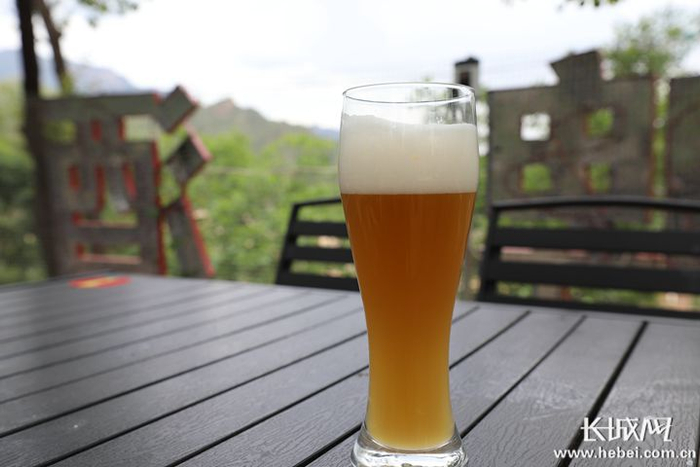 　新鲜酿造的精酿啤酒。长城网记者 贾宏博 摄