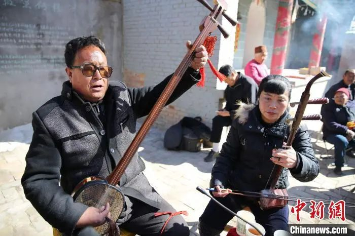 资料图：陕北方言说书。　张远　摄