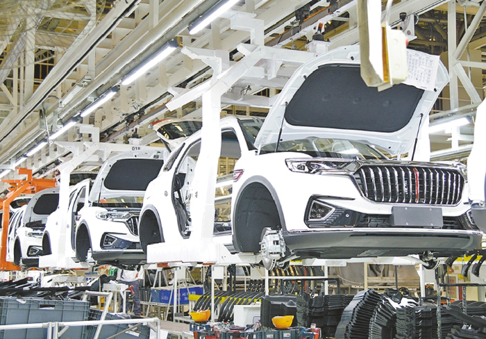 吉林省税务部门推出“红旗飘飘、助力腾飞”一汽专项服务，助力企业投资建设和技术开发。李洋摄