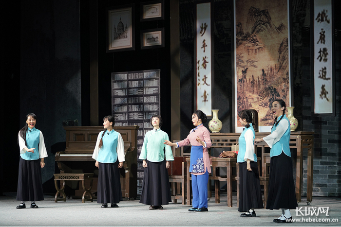 现代评剧《相期吾少年》演出现场。长城网记者 邢丁 摄