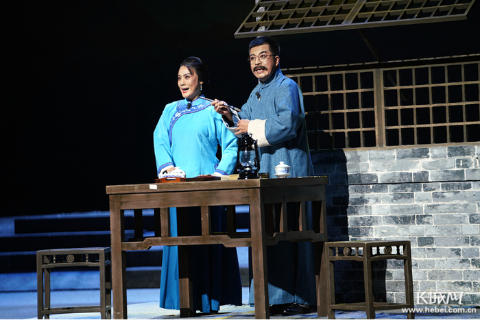 唐山市党史学习教育重点剧目现代评剧《相期吾少年》在唐山大剧院上演。长城网记者 邢丁 摄