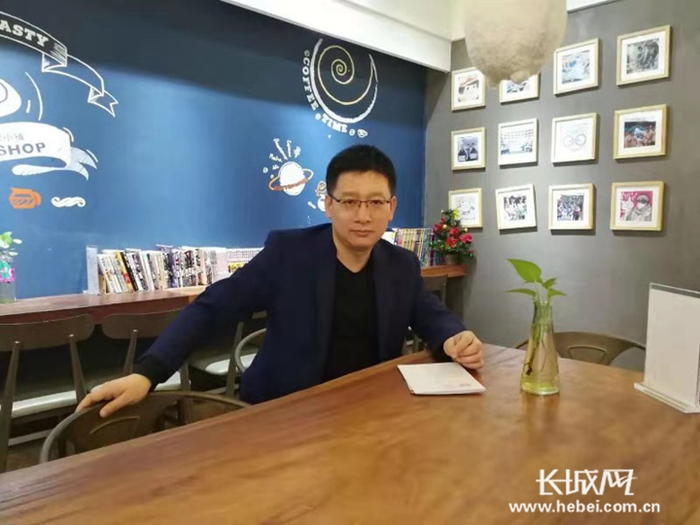 唐山工业职业技术学院学前教育系器乐教研室主任、《岁月征程》MV的旋律改编和合唱设计李立志。李立志/供图