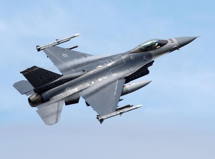 美国批准对菲律宾29亿美元军售含12架F-16及24枚空空导弹_手机 