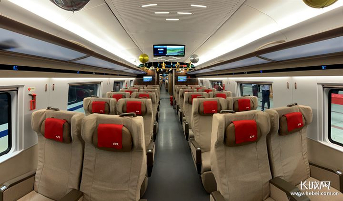 智能列车中的一等座车厢。长城网记者 张艺萌 摄