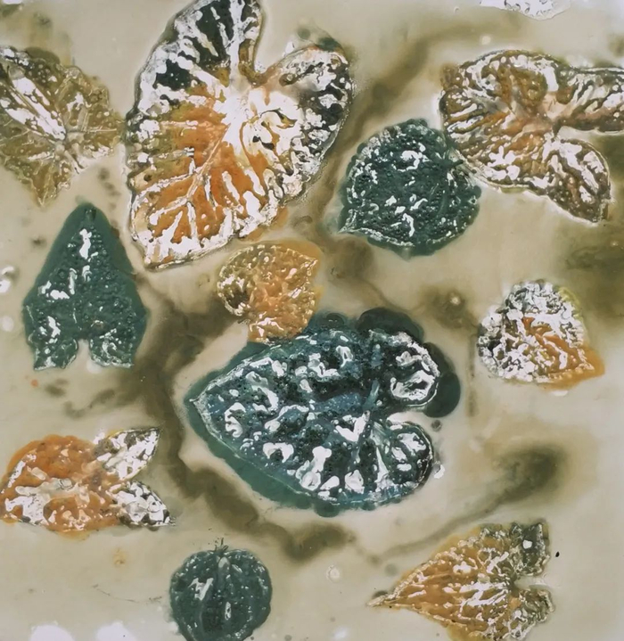 唯美陶瓷的国家级技能大师杨晓光最新的文化陶瓷作品。经济日报记者郑杨摄