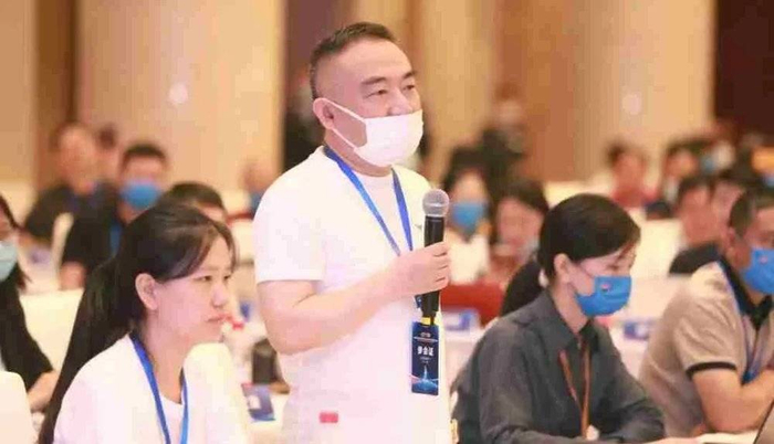 参加茅台股东大会的林园，2021年