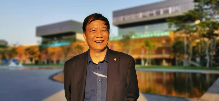 唐本忠院士在香港中文大学（深圳）校园里。经济日报记者佘惠敏摄