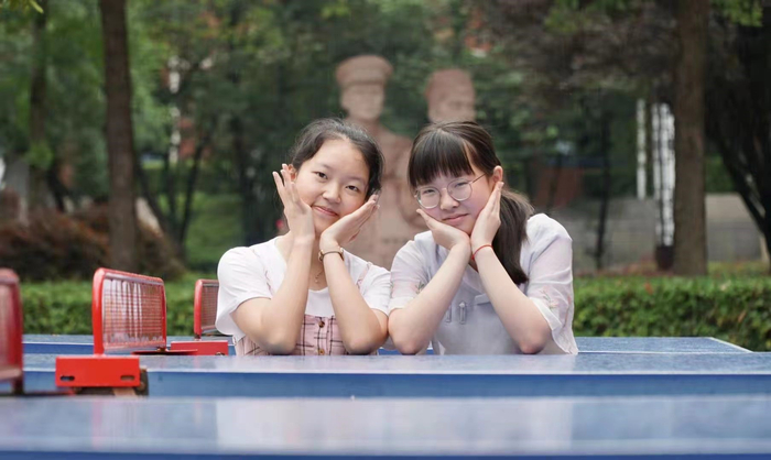 文科班陈静怡（左）和理科班陈静怡（右）&nbsp; 四川省绵阳中学供图