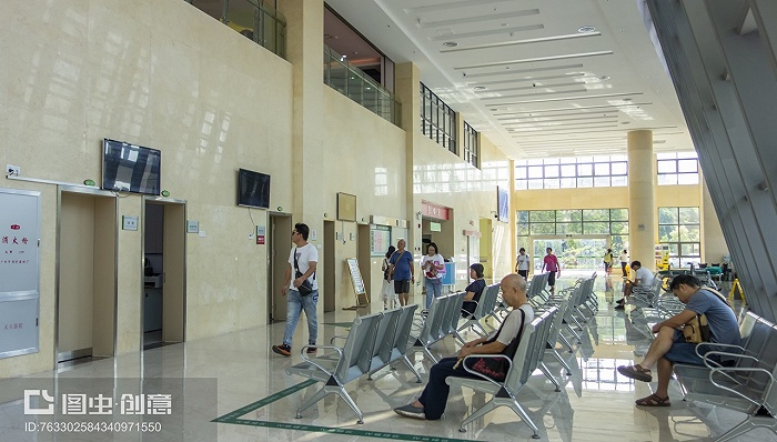 医院候诊大厅。图片来源：图虫