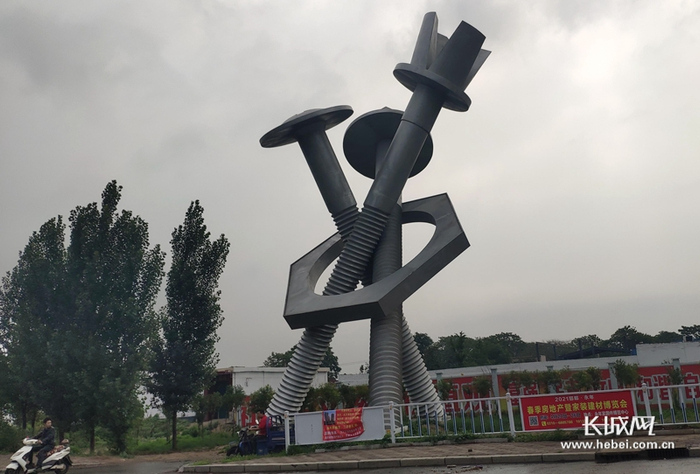 永年城区的特色雕塑。 长城网记者 郑建卫 摄