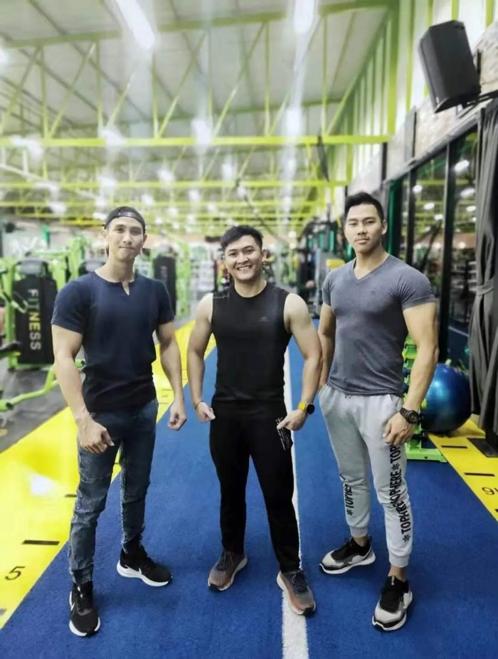 疫情暴发前古茶伽健身房里的健身教练们。（图片由受访者提供）