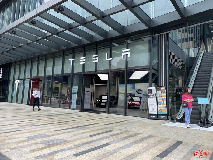 ↑特斯拉成都悠方体验店
