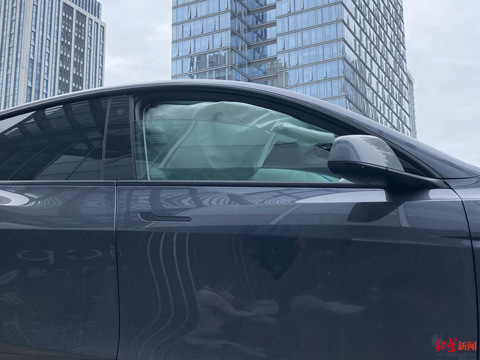 ↑安全气囊已打开