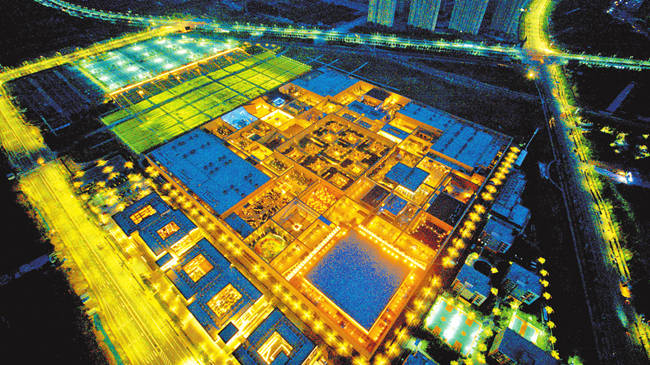 “只有河南·戏剧幻城”如梦如幻的剧场效果令人叹为观止。（记者 聂冬晗 摄）