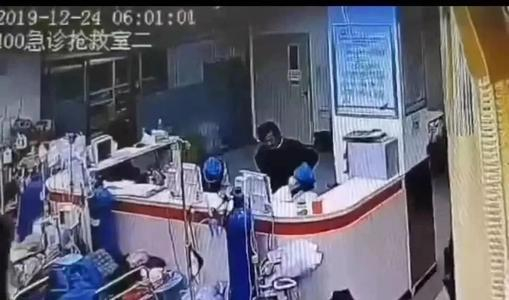 北京民航总医院，孙某伤医现场录像截图