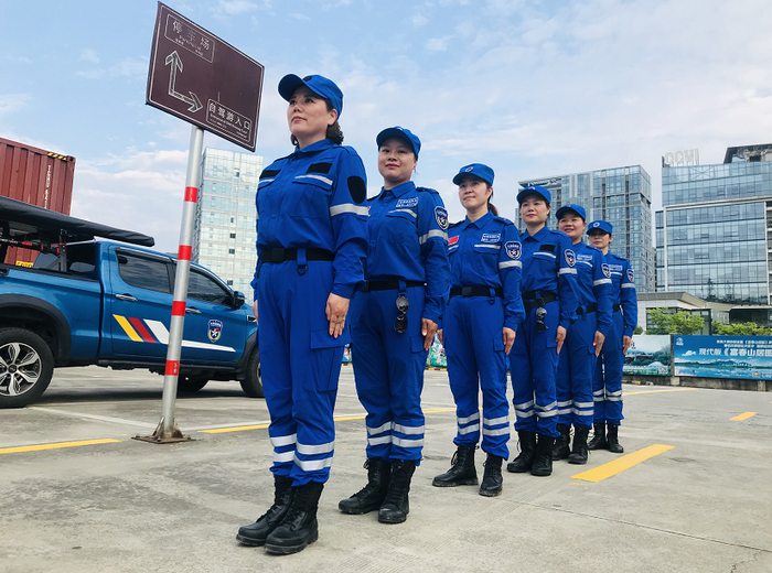 ▲先锋应急救援队的部分女队员