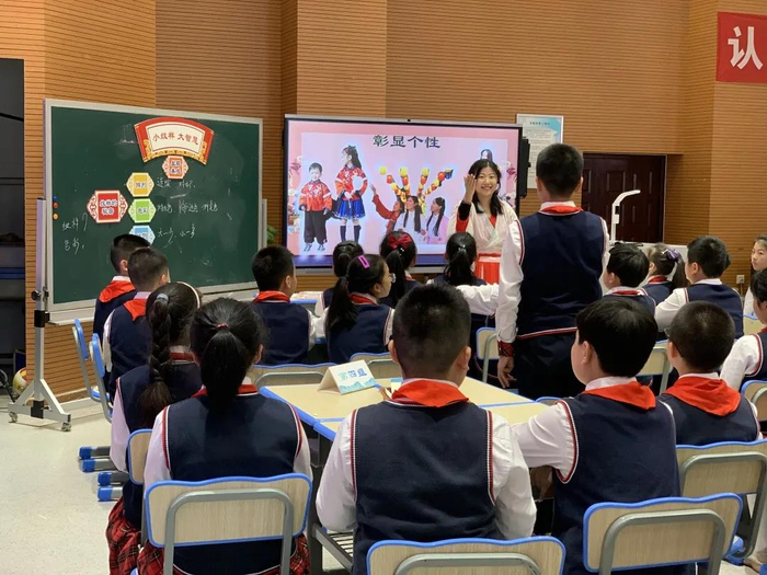 《小纹样，大智慧》课堂展示现场（央广网发 重庆江北区新村实验小学供图）